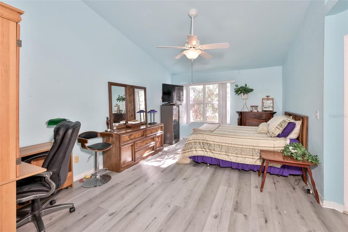 6400 46TH AVENUE — photo 33 of 48