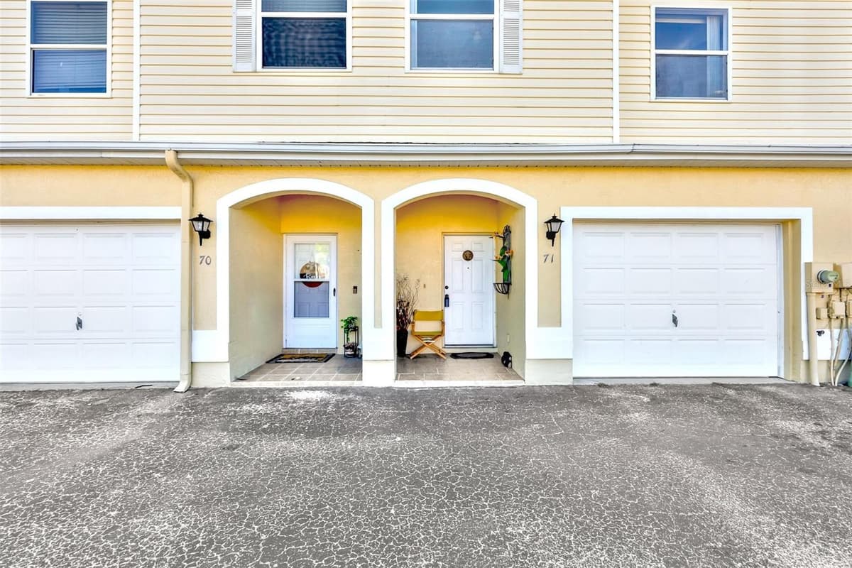 6400 46TH AVENUE — photo 4 of 48