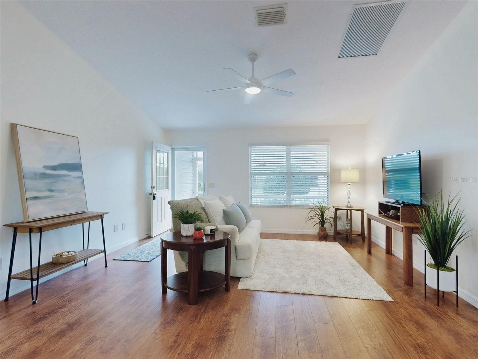 1521 HOLLYBERRY PLACE — photo 4 of 27