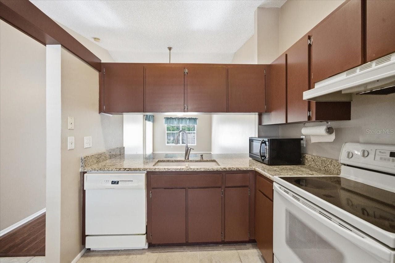 227 SUN VISTA COURT — photo 13 of 47