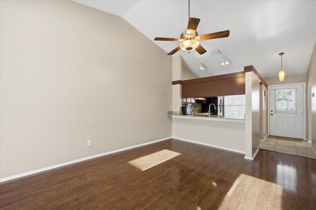 227 SUN VISTA COURT — photo 9 of 47