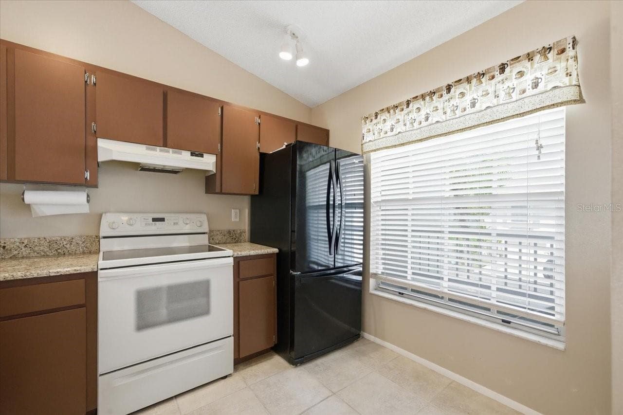227 SUN VISTA COURT — photo 11 of 47