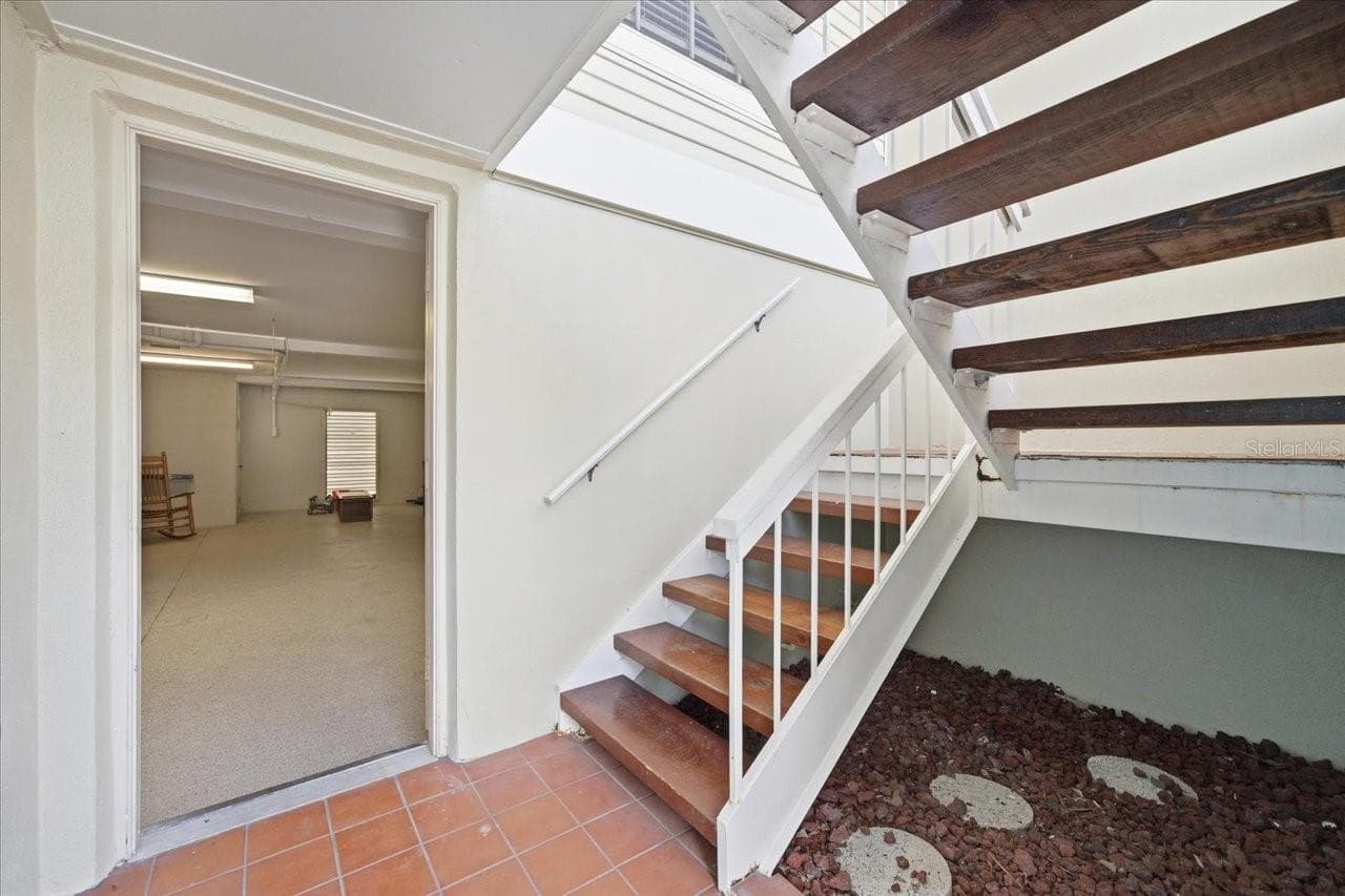227 SUN VISTA COURT — photo 4 of 47