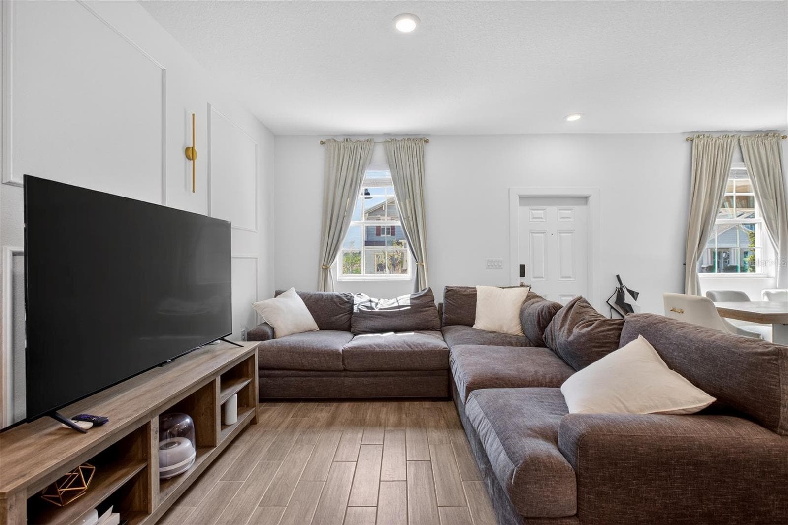 3025 ELLA WAY — photo 4 of 31