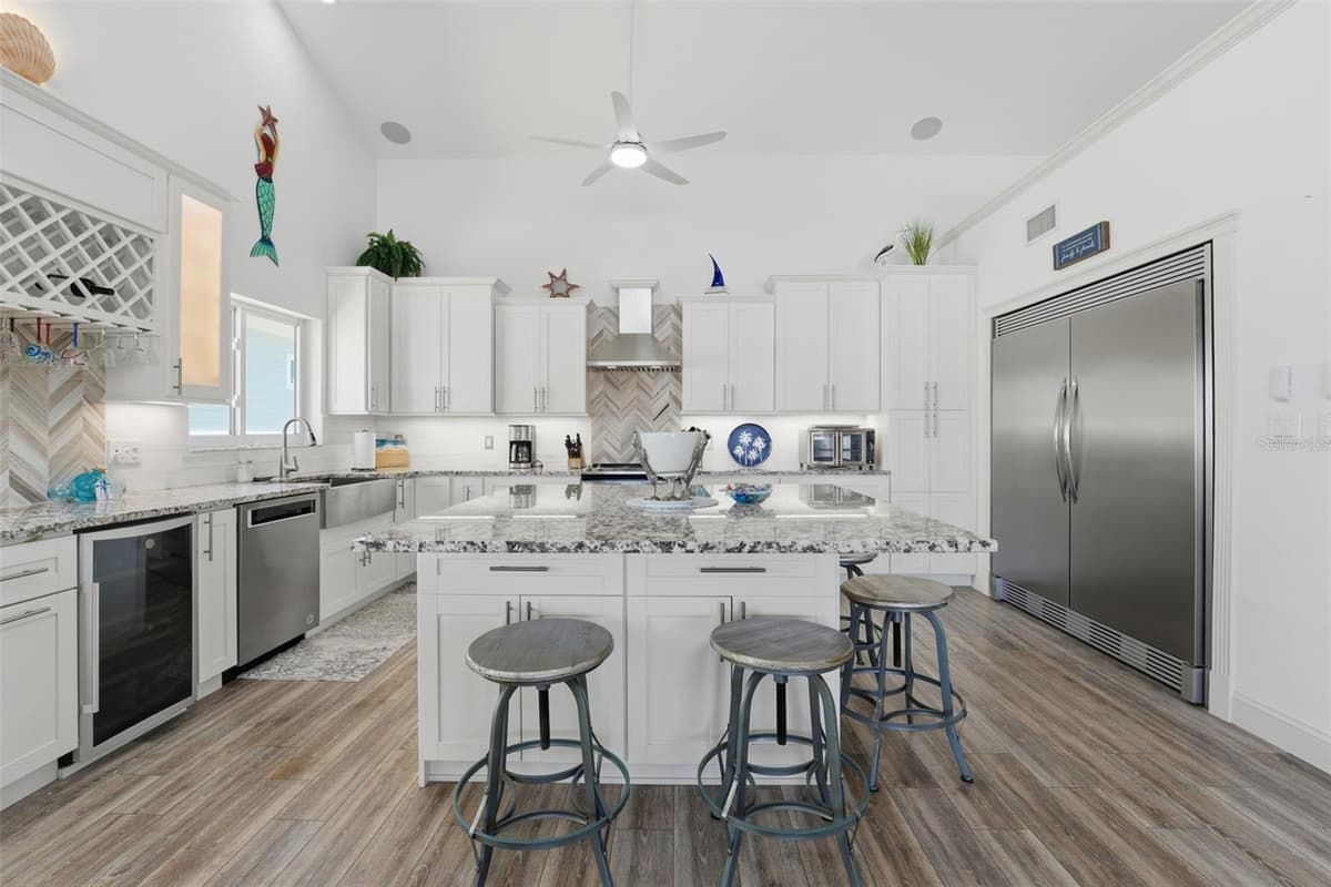 220 MOCKINGBIRD STREET — photo 14 of 68