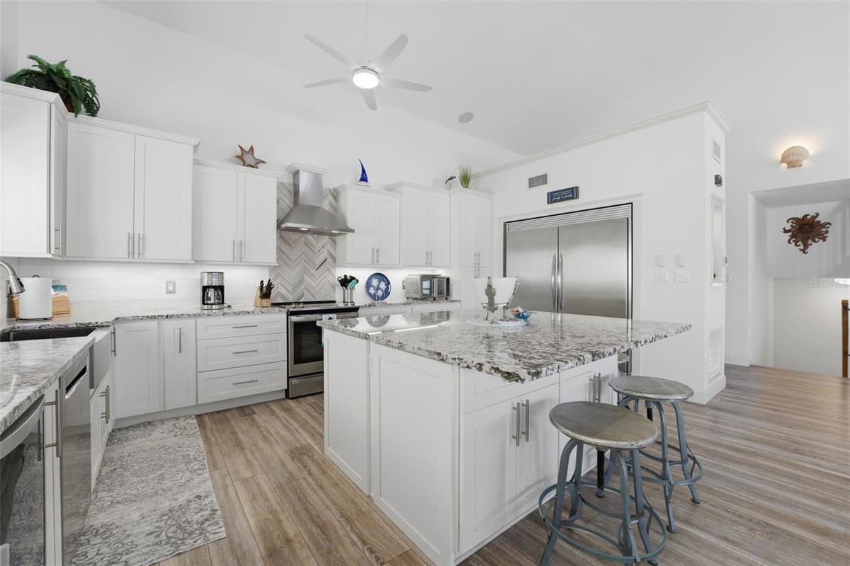 220 MOCKINGBIRD STREET — photo 13 of 68