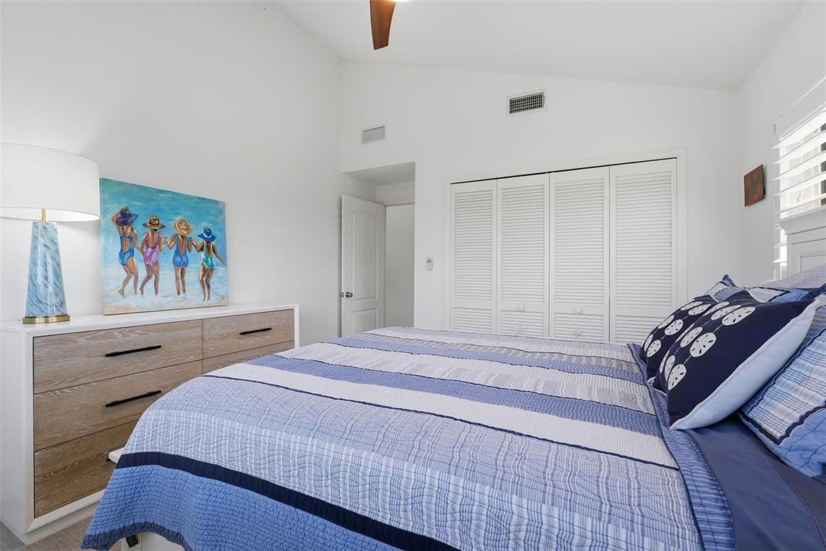 220 MOCKINGBIRD STREET — photo 35 of 68