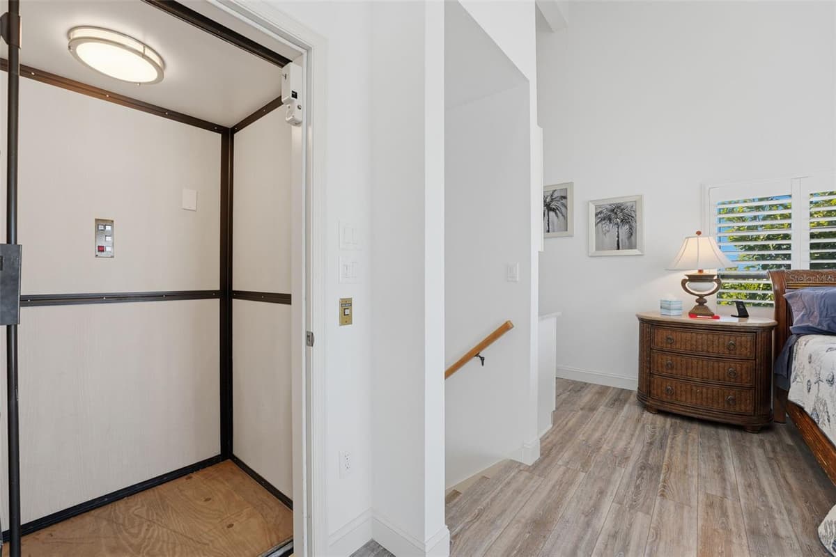 220 MOCKINGBIRD STREET — photo 46 of 68