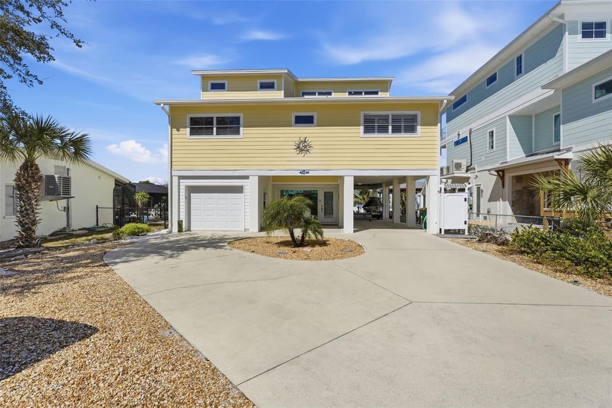 220 MOCKINGBIRD STREET — photo 1 of 68