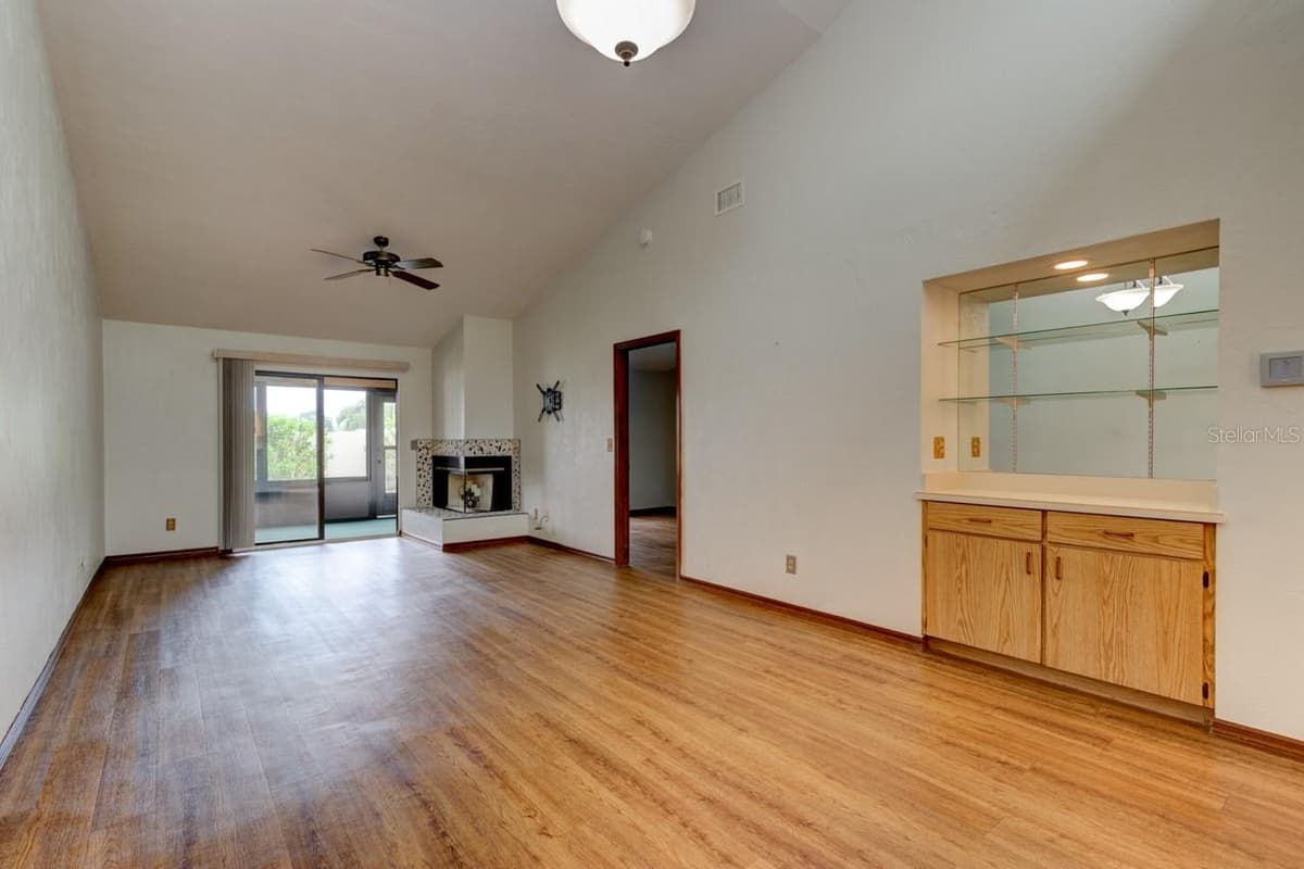 1262 CHARTER OAKS CIRCLE — photo 5 of 22