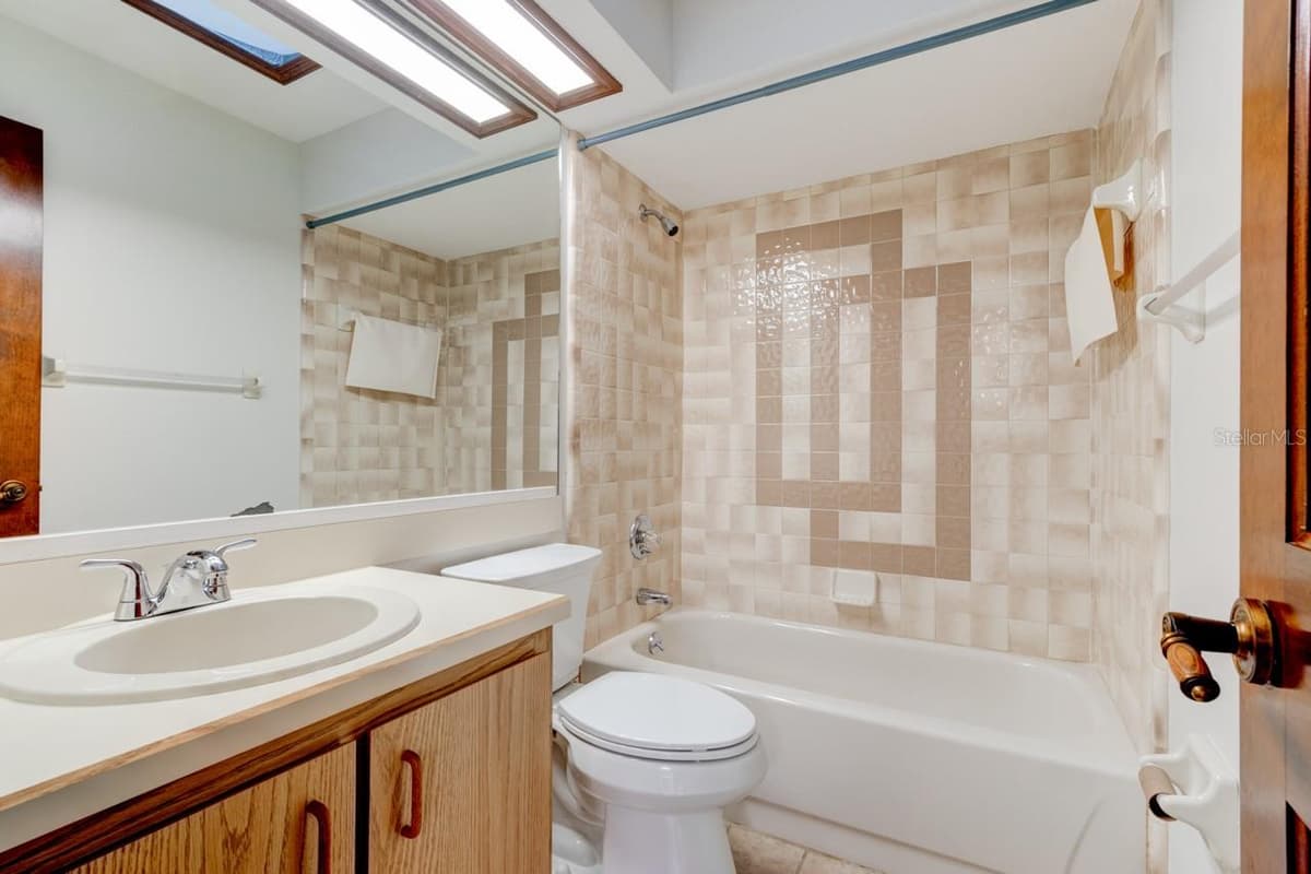 1262 CHARTER OAKS CIRCLE — photo 12 of 22