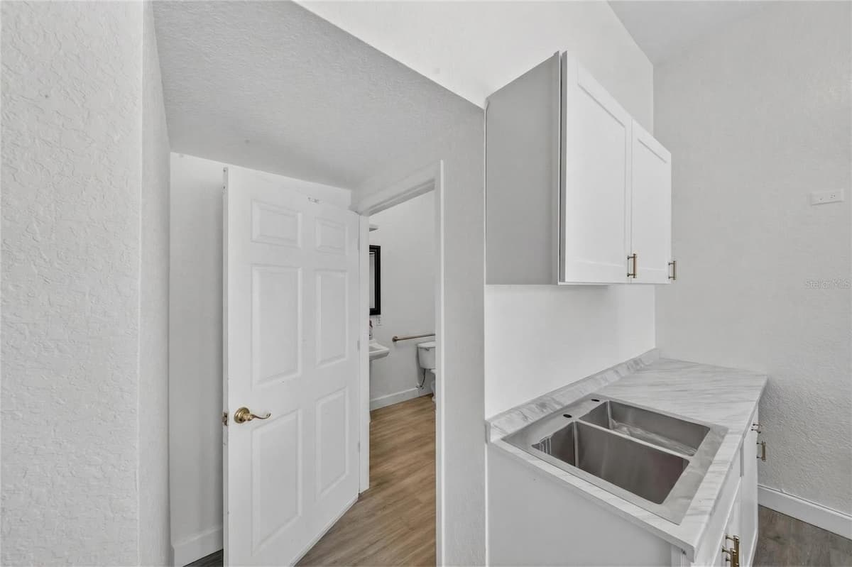 595 9TH STREET — photo 15 of 17