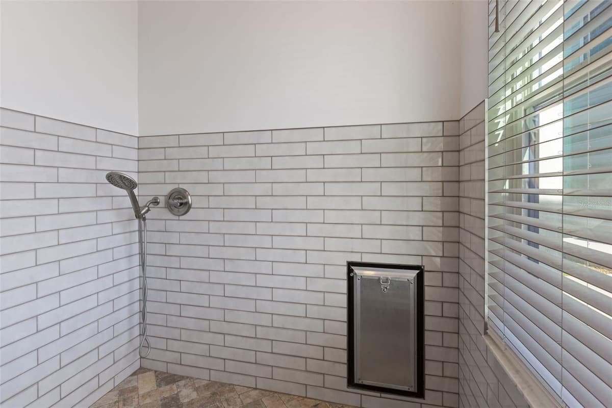 3321 KINGSWAY ROAD — photo 18 of 43