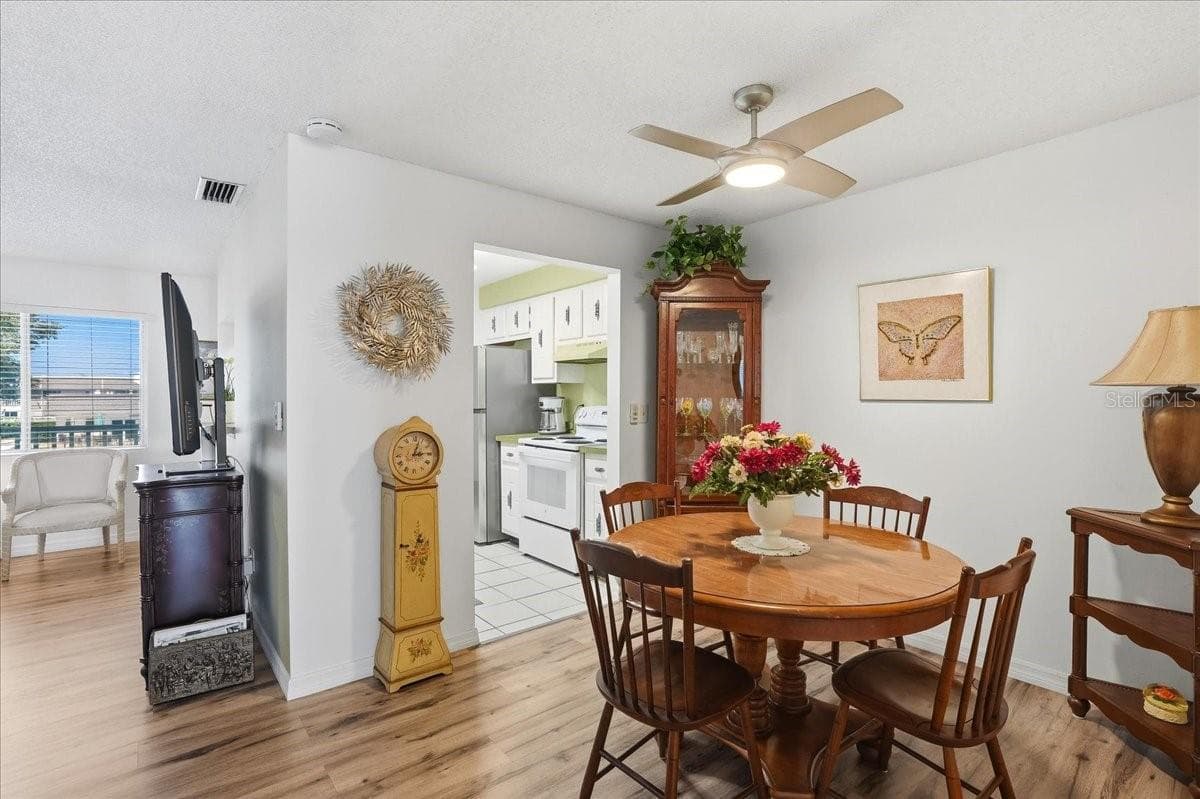 22375 EDGEWATER DRIVE — photo 9 of 26