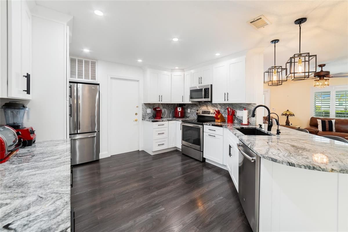 2107 22ND STREET — photo 12 of 34