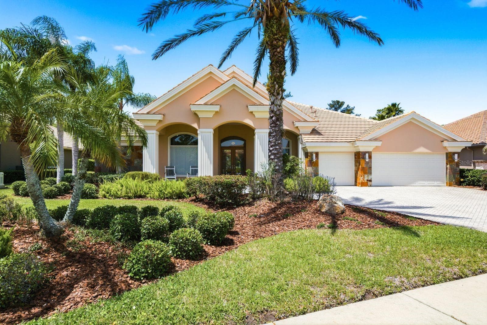 976 CYPRESS COVE WAY