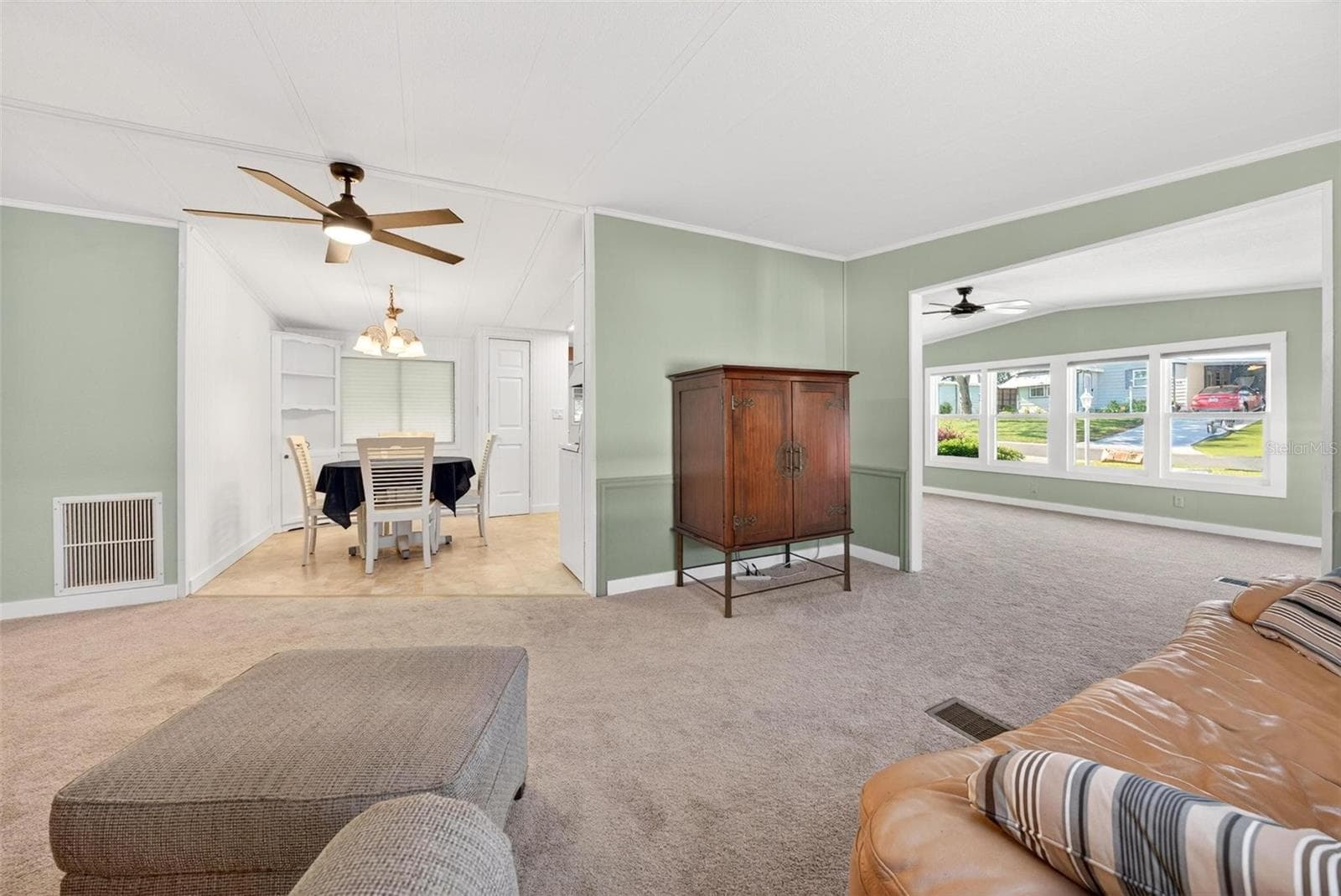 516 JASON DRIVE — photo 10 of 31