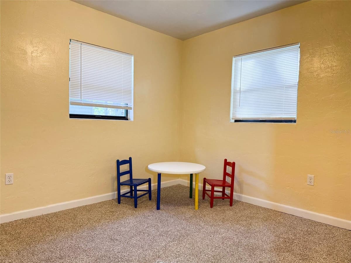 1135 NEIL COURT — photo 11 of 30