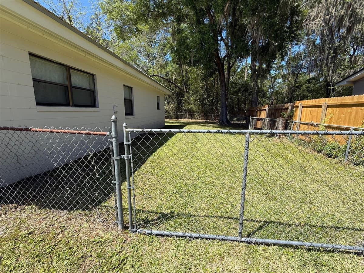 1135 NEIL COURT — photo 19 of 30