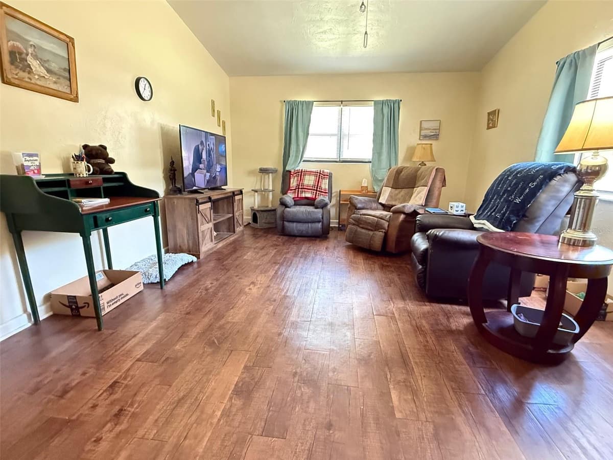 1135 NEIL COURT — photo 7 of 30