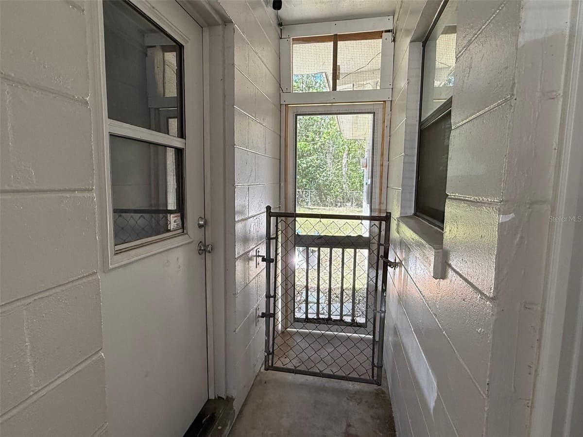 1135 NEIL COURT — photo 16 of 30