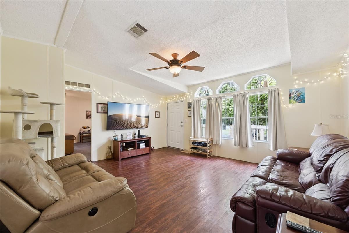 25412 MATHEW STREET — photo 6 of 35