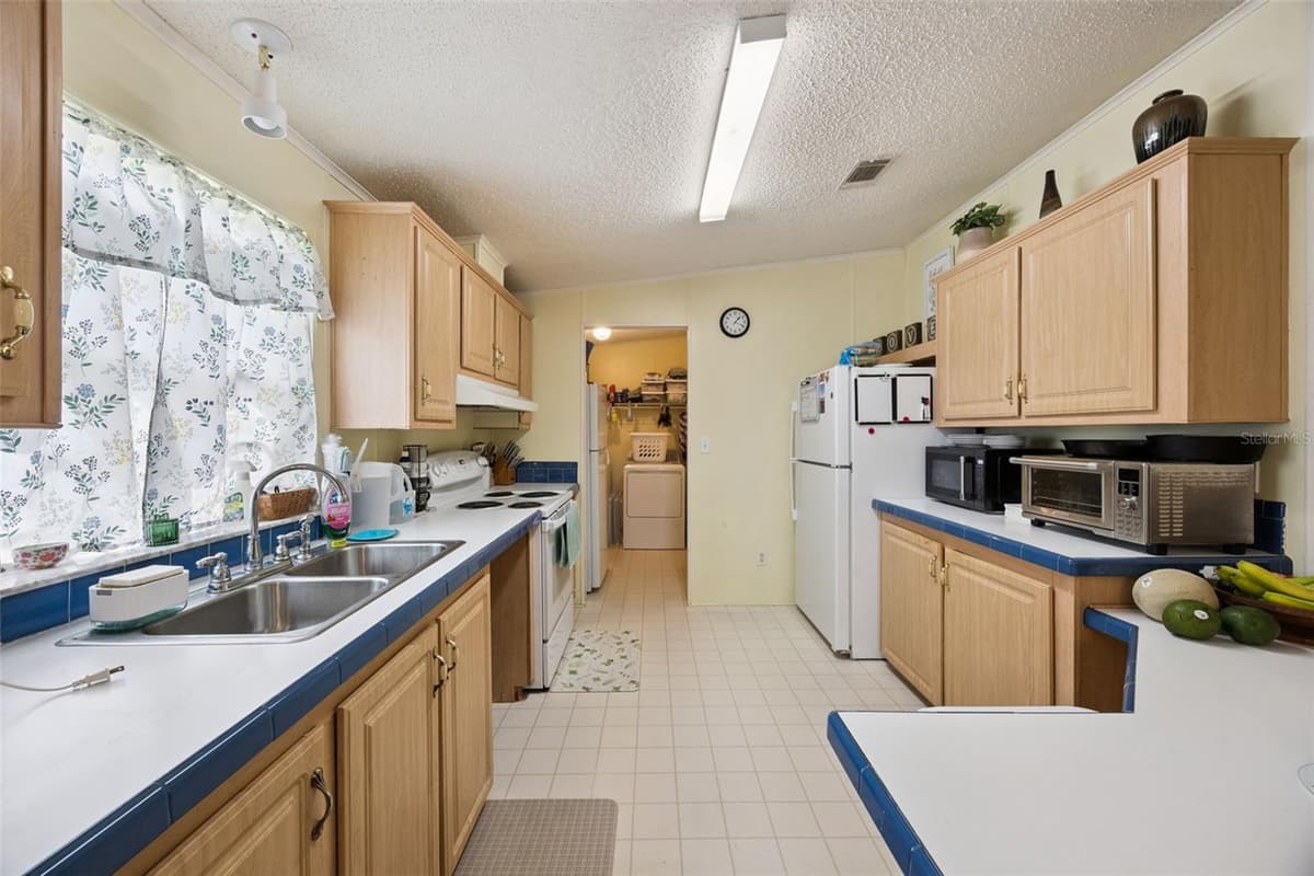 25412 MATHEW STREET — photo 9 of 35