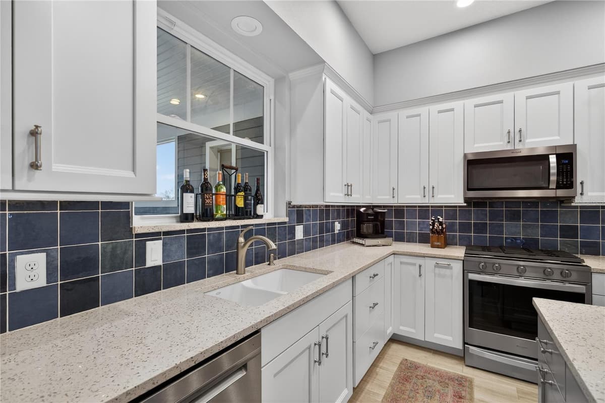 260 CENTRAL AVENUE — photo 8 of 42