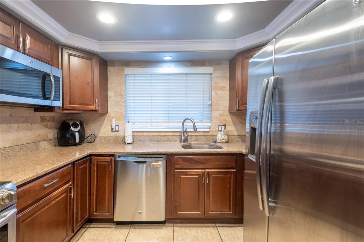 33 SOUTHWIND DRIVE — photo 12 of 50