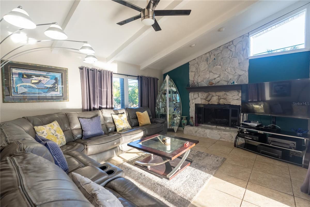 33 SOUTHWIND DRIVE — photo 15 of 50