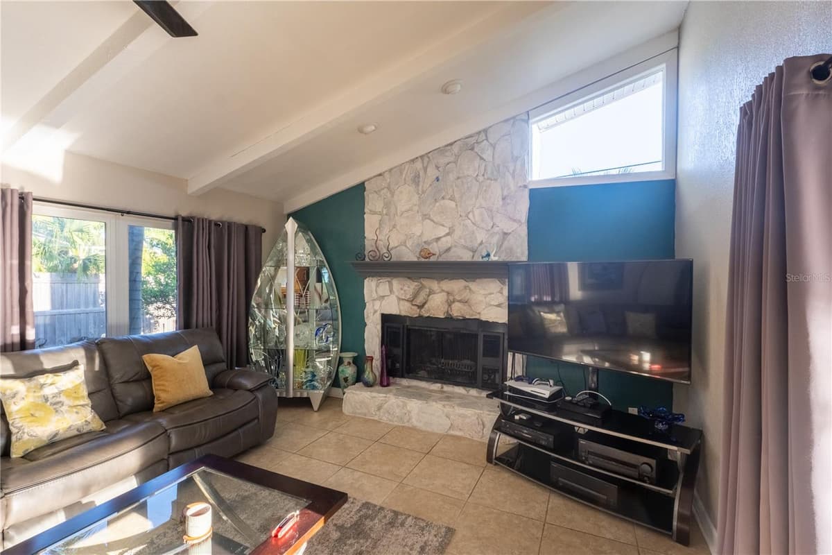 33 SOUTHWIND DRIVE — photo 17 of 50