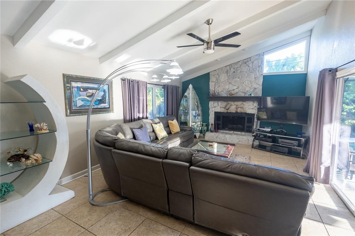 33 SOUTHWIND DRIVE — photo 18 of 50