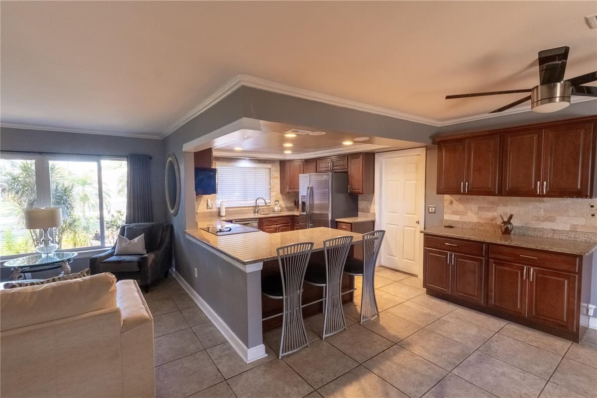 33 SOUTHWIND DRIVE — photo 9 of 50