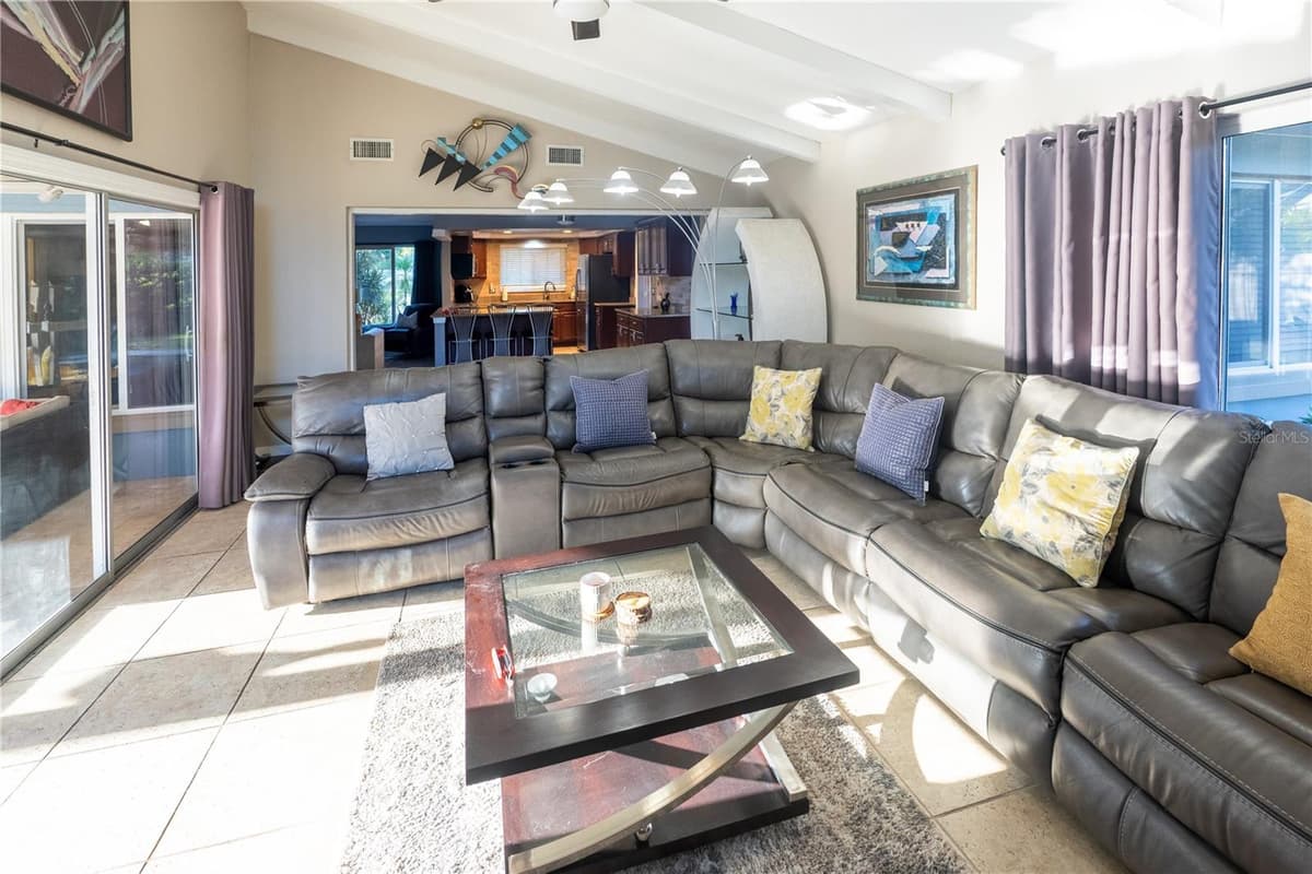 33 SOUTHWIND DRIVE — photo 16 of 50