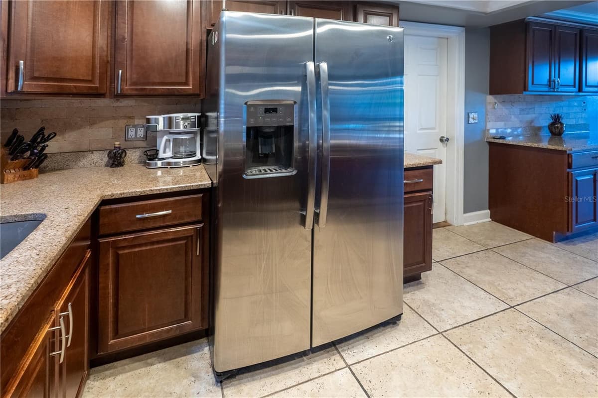 33 SOUTHWIND DRIVE — photo 13 of 50