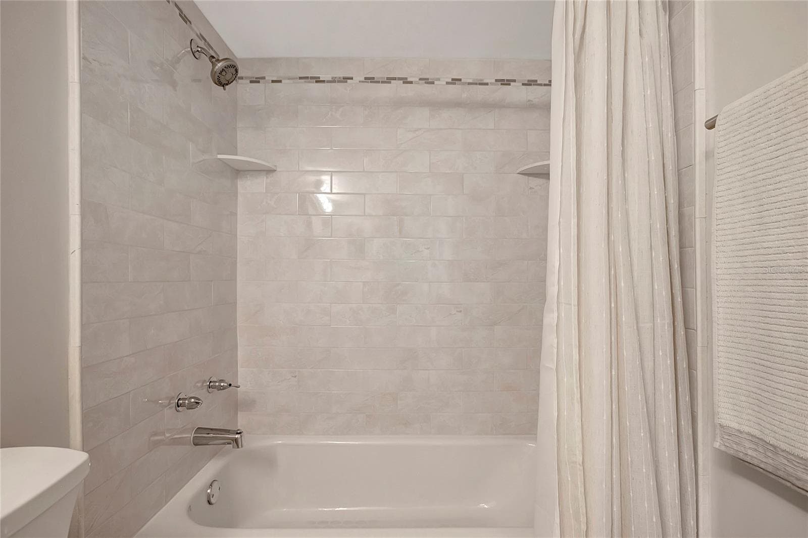 400 64TH AVENUE — photo 36 of 81