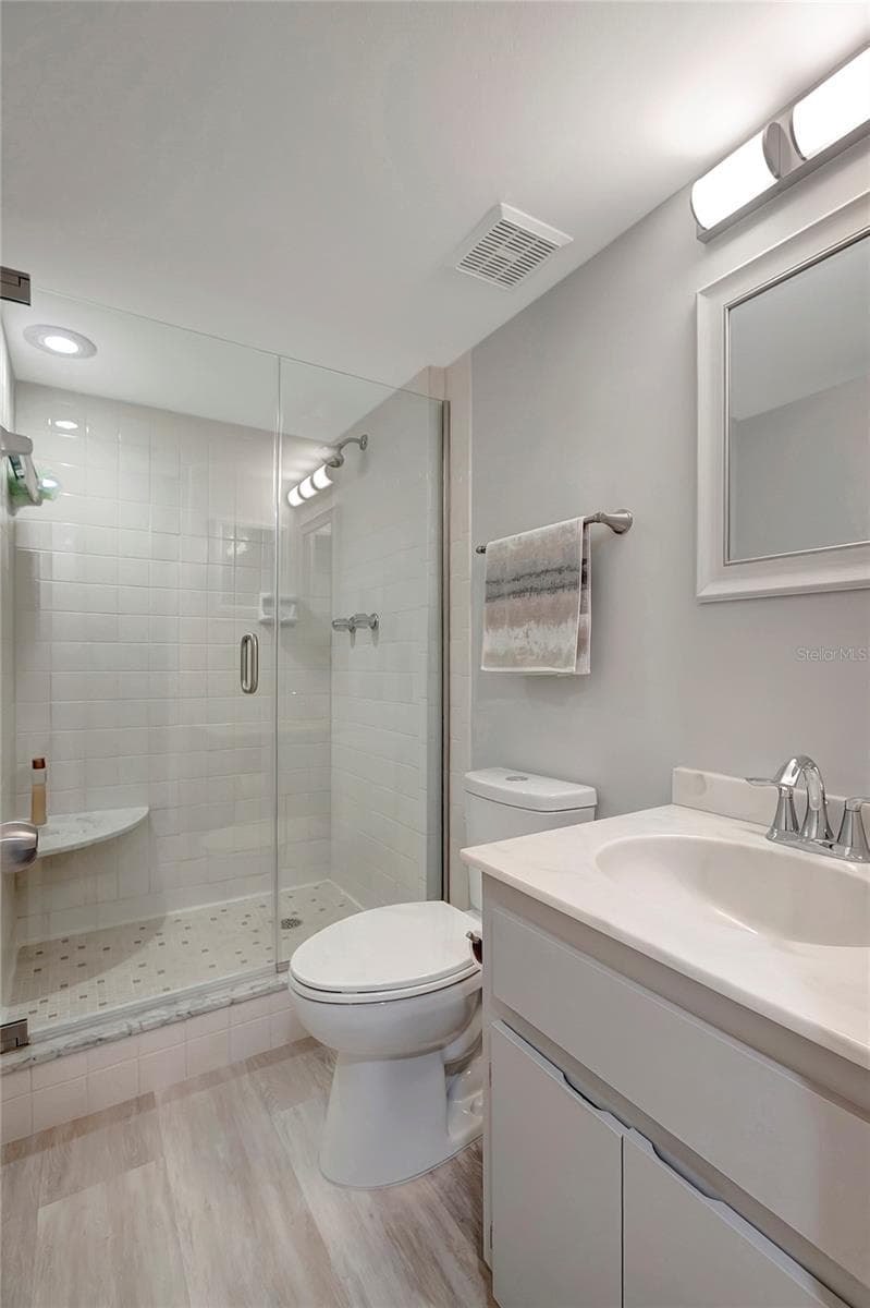 400 64TH AVENUE — photo 13 of 81