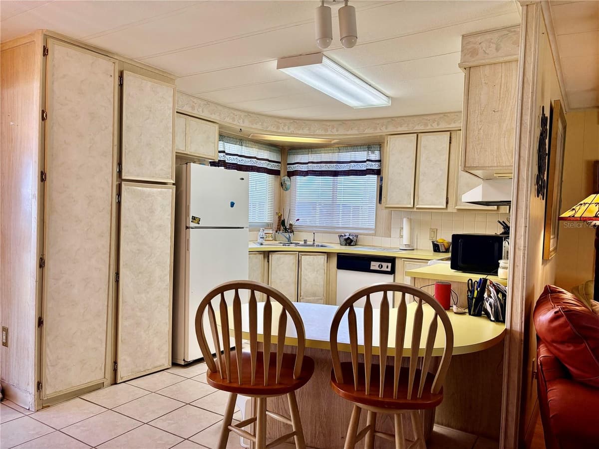 3049 LONGVIEW LANE — photo 9 of 33