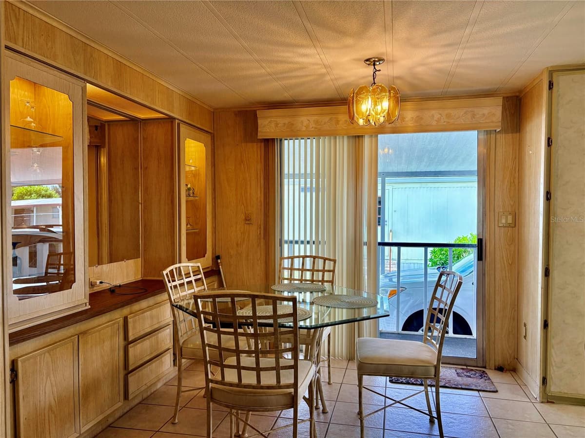3049 LONGVIEW LANE — photo 7 of 33