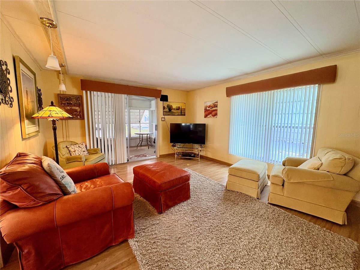 3049 LONGVIEW LANE — photo 16 of 33
