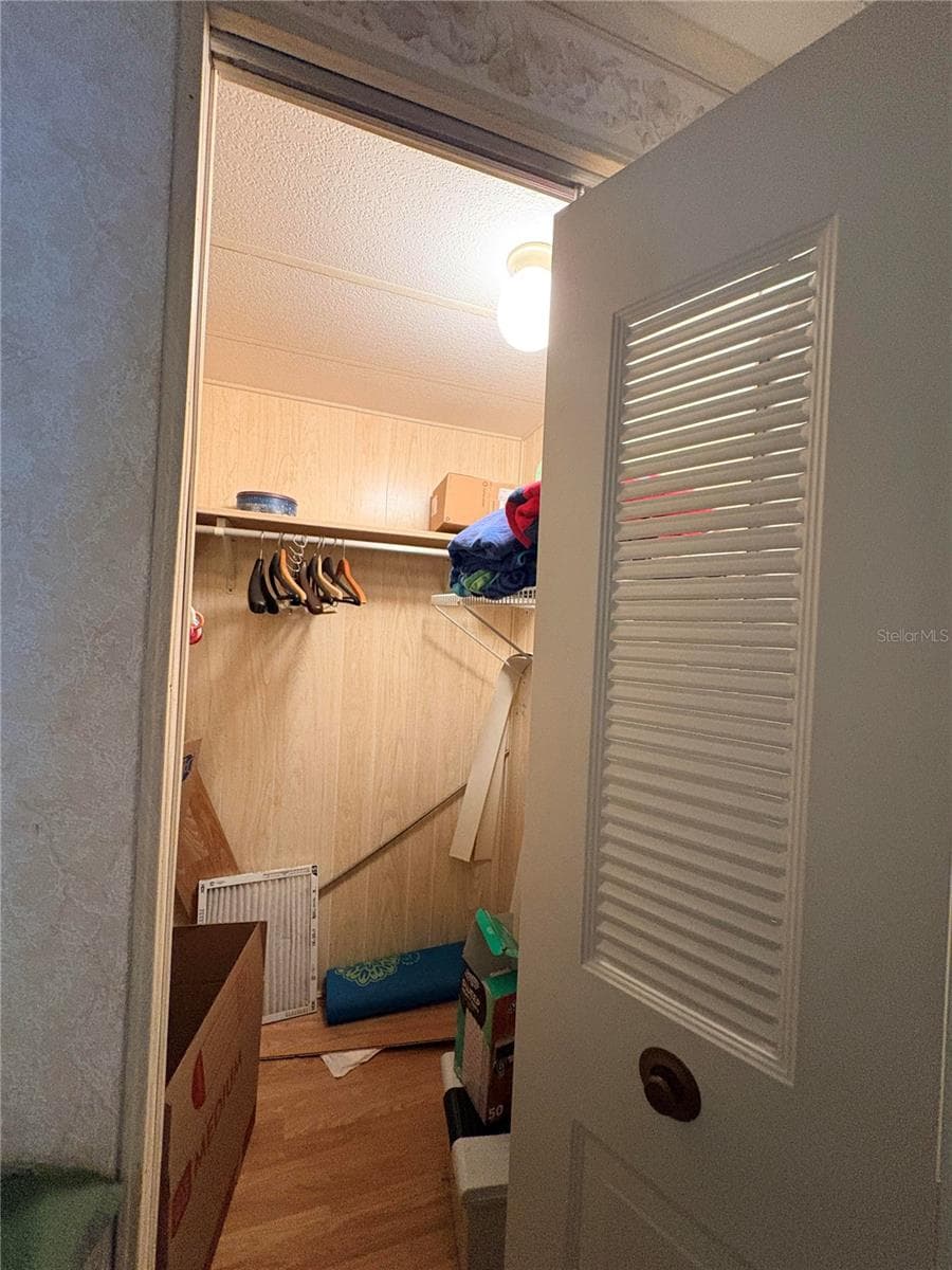 3049 LONGVIEW LANE — photo 29 of 33