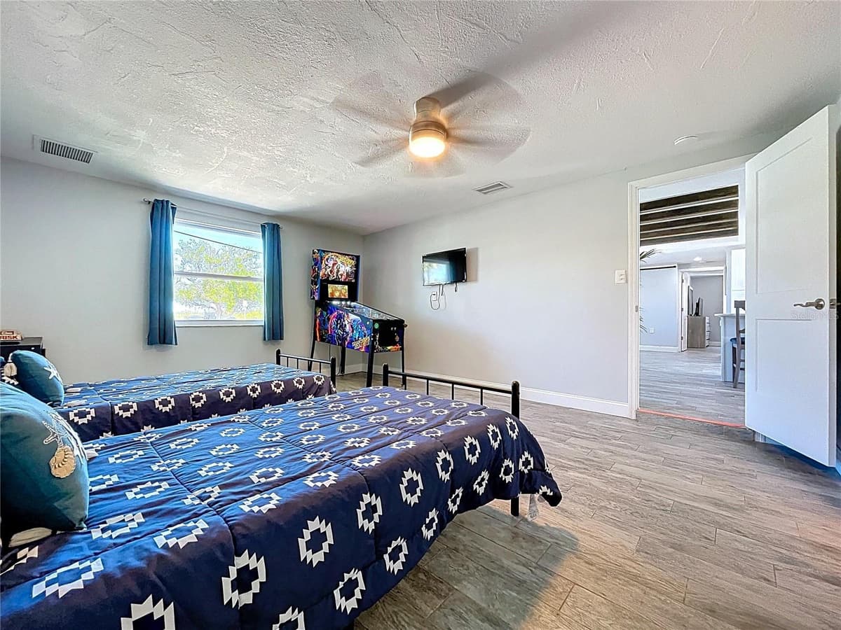 4930 BAY PARK DRIVE — photo 45 of 89