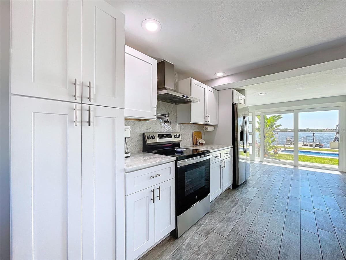 4930 BAY PARK DRIVE — photo 14 of 89