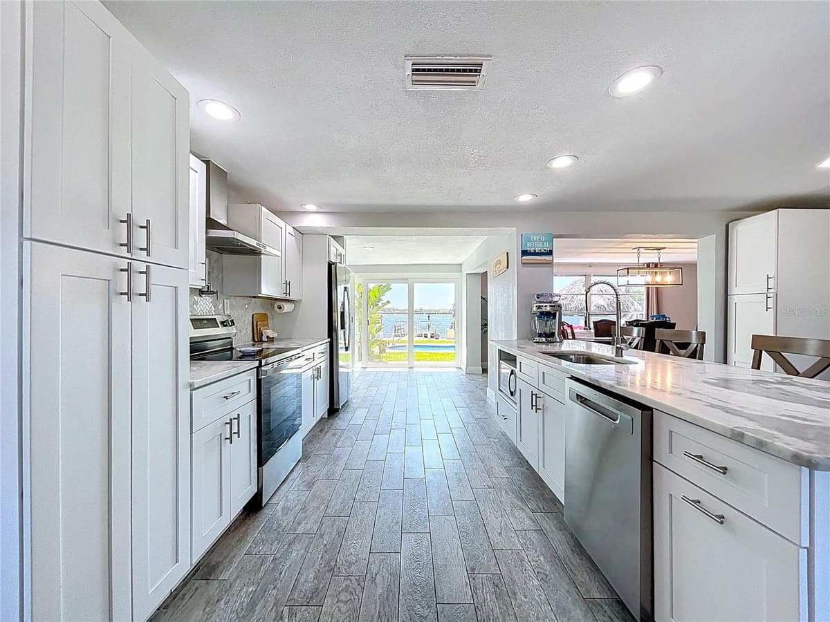 4930 BAY PARK DRIVE — photo 15 of 89