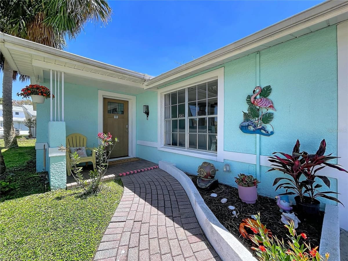 4930 BAY PARK DRIVE — photo 4 of 89