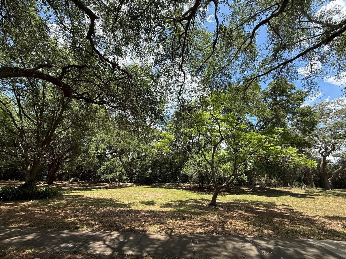 6322 TREETOP CIRCLE — photo 35 of 46