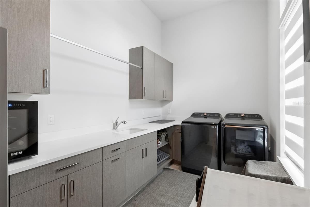 15220 PENDIO DRIVE — photo 19 of 74