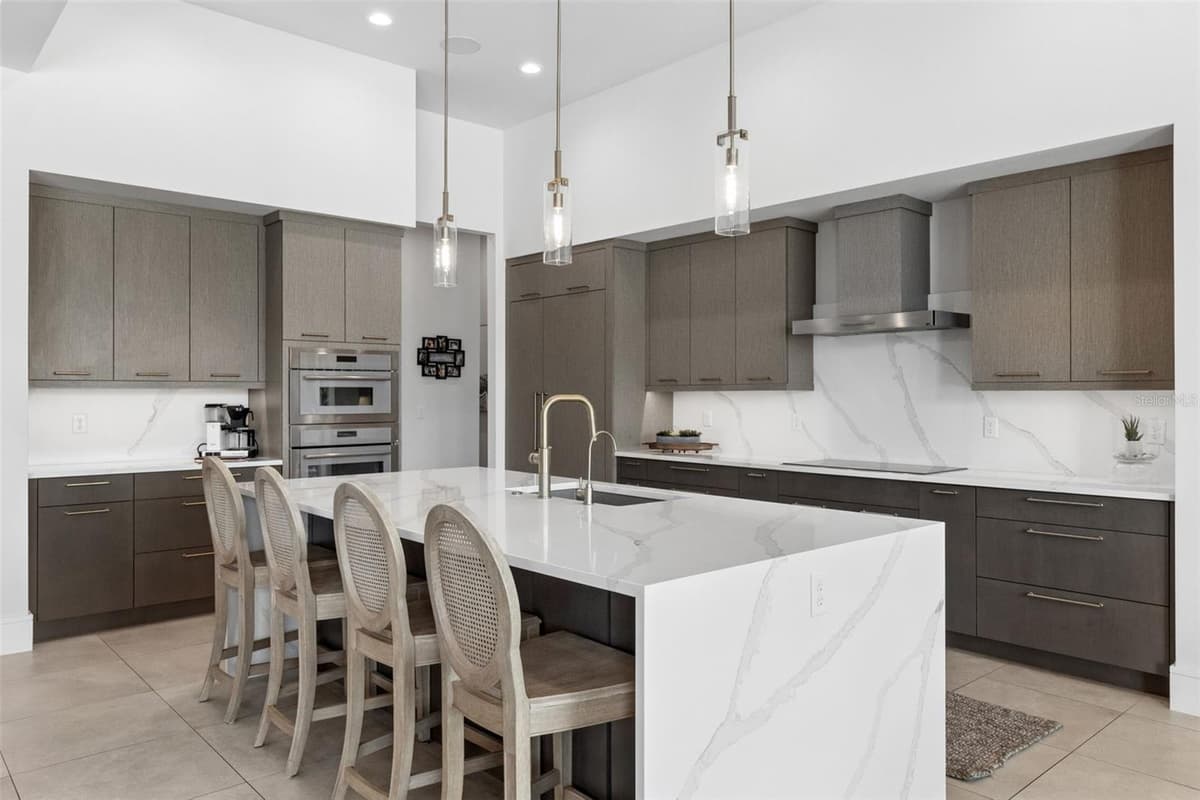 15220 PENDIO DRIVE — photo 15 of 74