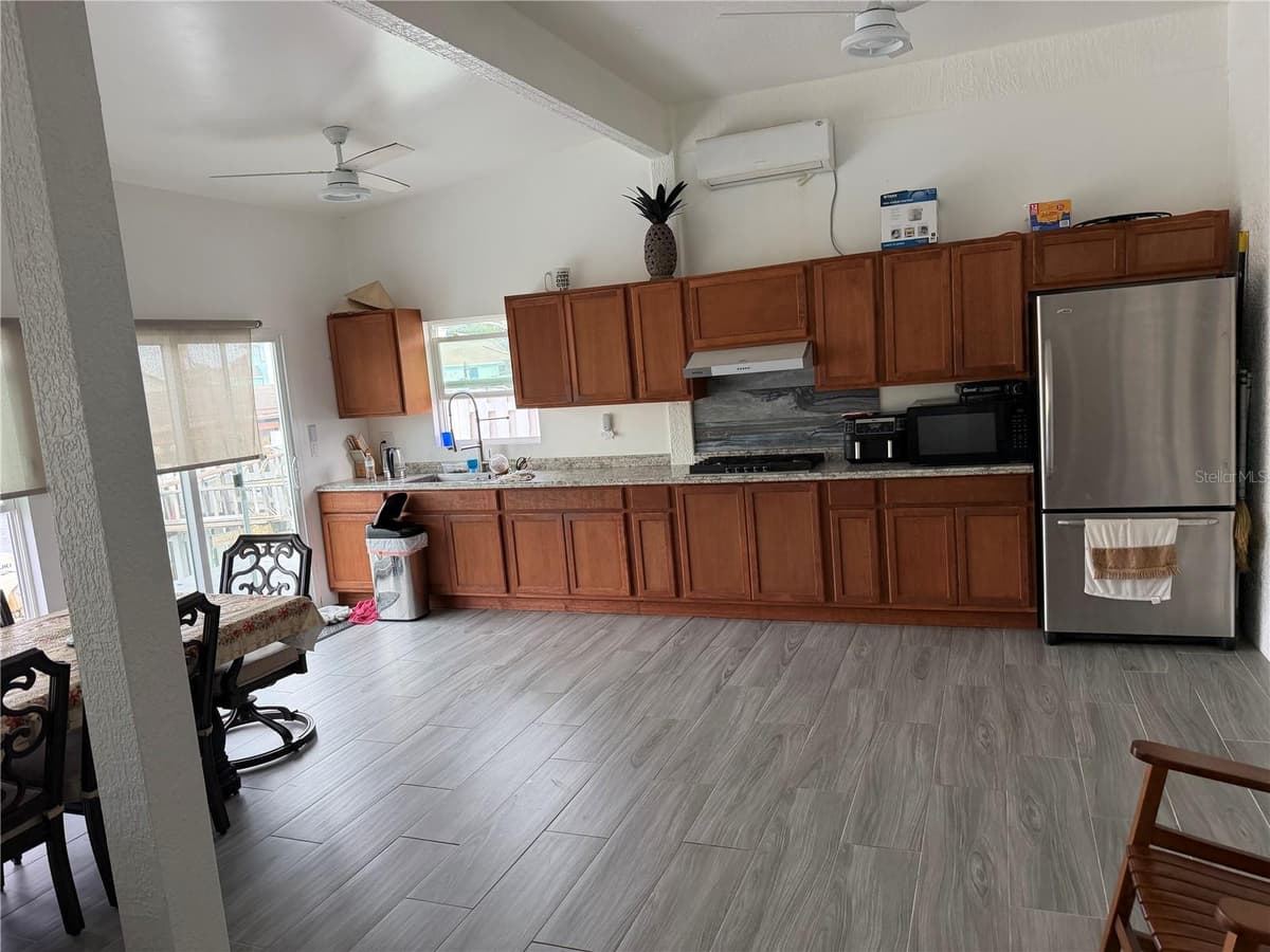 2145 PORPOISE STREET — photo 22 of 22