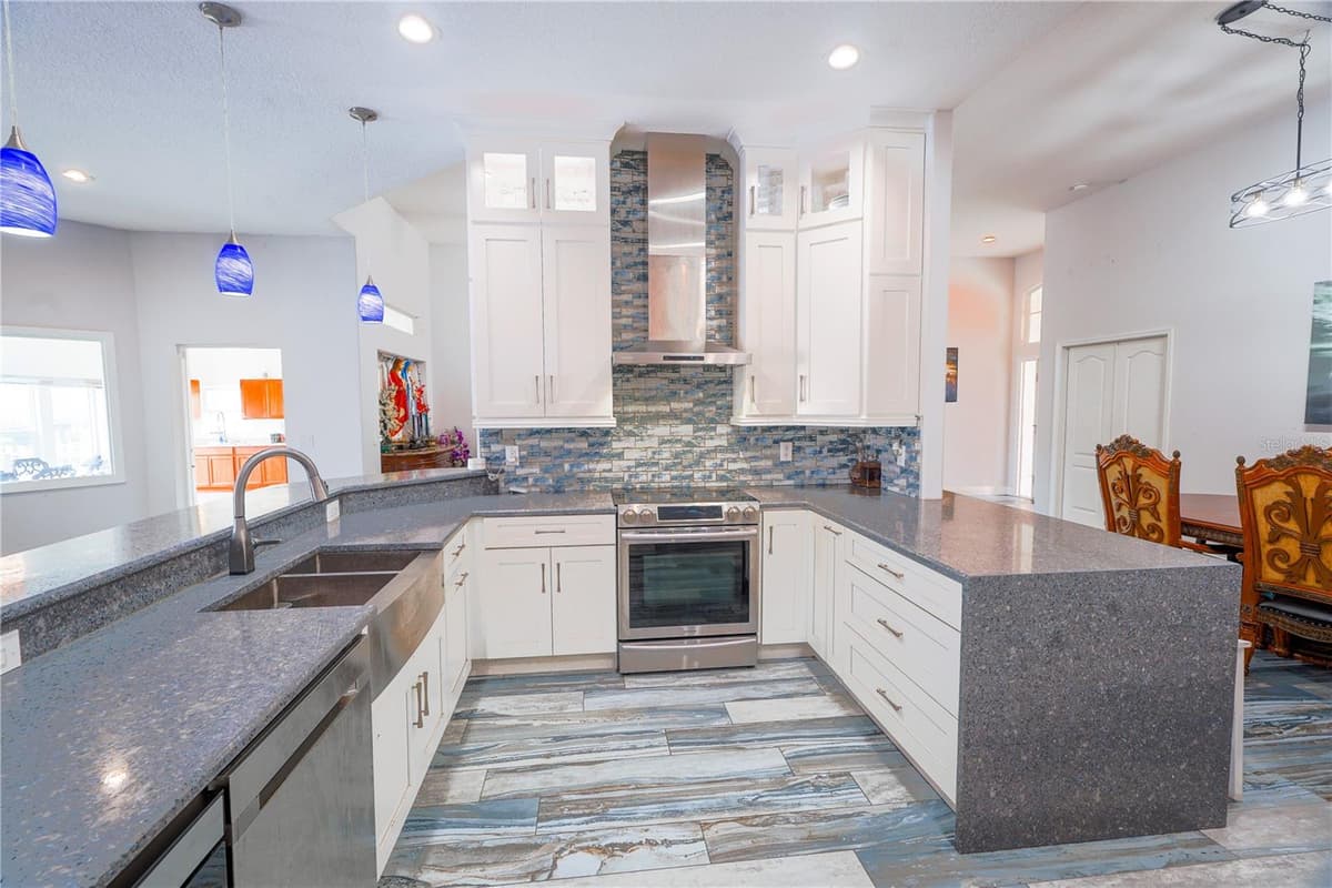 2145 PORPOISE STREET — photo 12 of 22